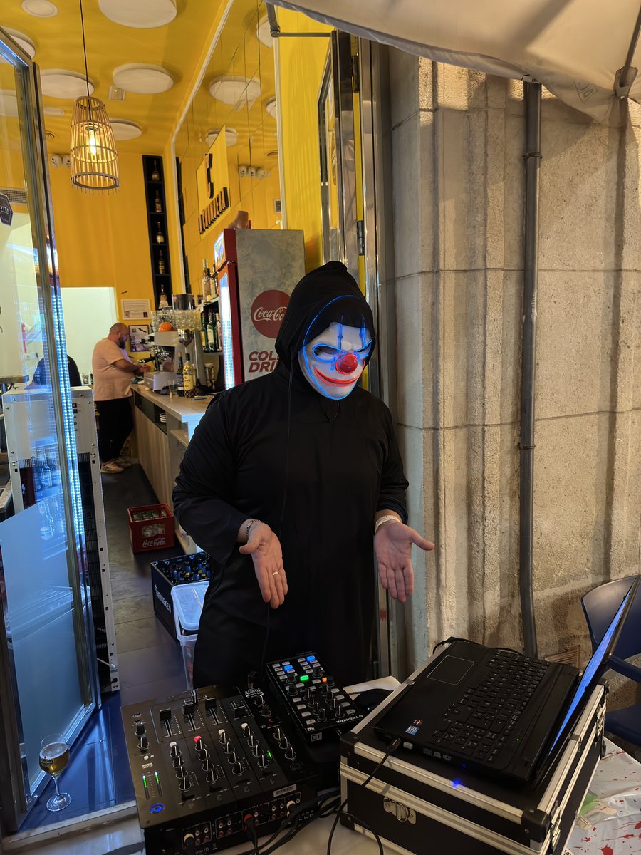 MichaelMaroDj's tweet photo. Unas fotos del pasado Halloween en La Noche en Negro de Almería https://t.co/vnbWRTKgHx