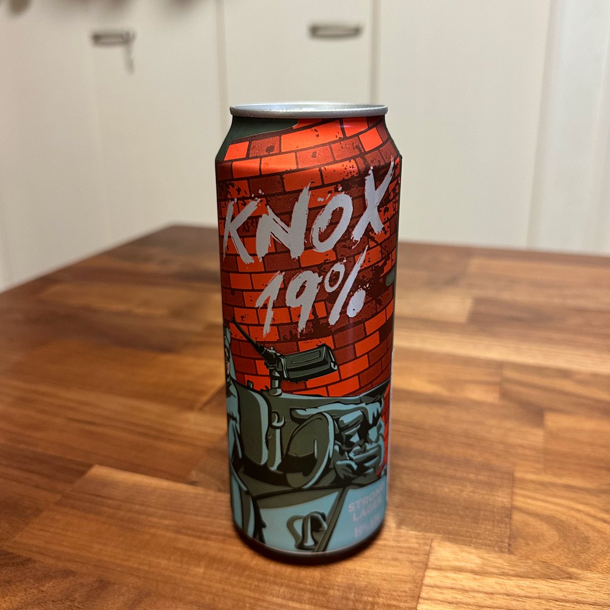 Yoko_R6n's tweet photo. なーにが #微アルコール や。
漢は黙ってアルコール度数 19% のストロングビールやろ🍺
#KNOX #StrongLager #ストロングビール https://t.co/RWv74pNGUc