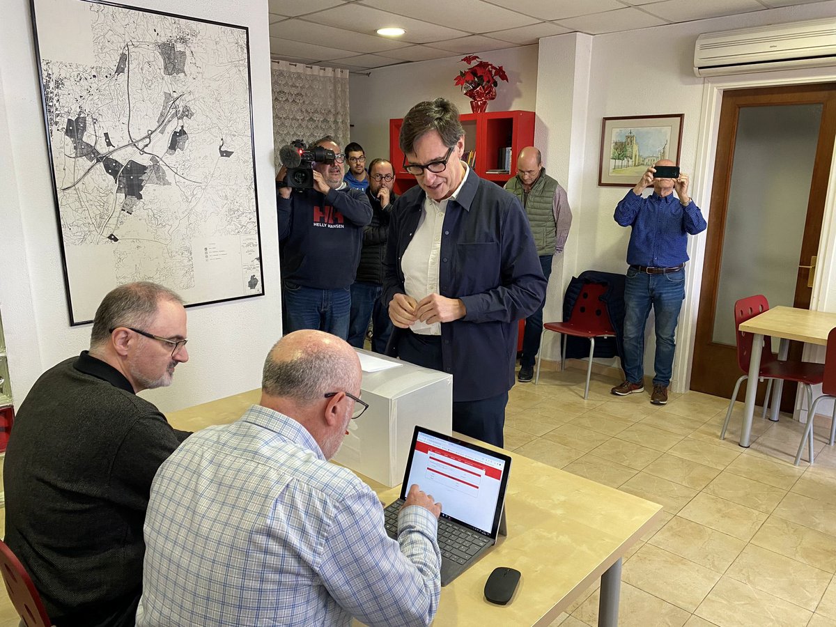 🌹 Acabo de votar a la #ConsultaPSC per a una nova coalició de govern progressista, que articuli l’Espanya real, la plural i diversa.

Estic convençut que la militància de <a href="/socialistes_cat/">Socialistes PSC/❤</a> estarà a l’altura, com sempre ho ha estat en moments decisius per a Catalunya i Espanya.