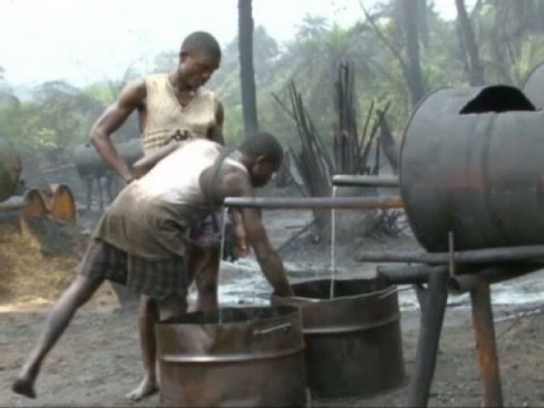 NigeriaStories's tweet photo. Story of how crude oil brought corruption into Nigeria. And how our agriculture 👩‍🌾 declined. 
Natural resources can sometimes be a blessing and also a curse.

Open and read 

Retweet to Educate Someone https://t.co/yblwflLF4f