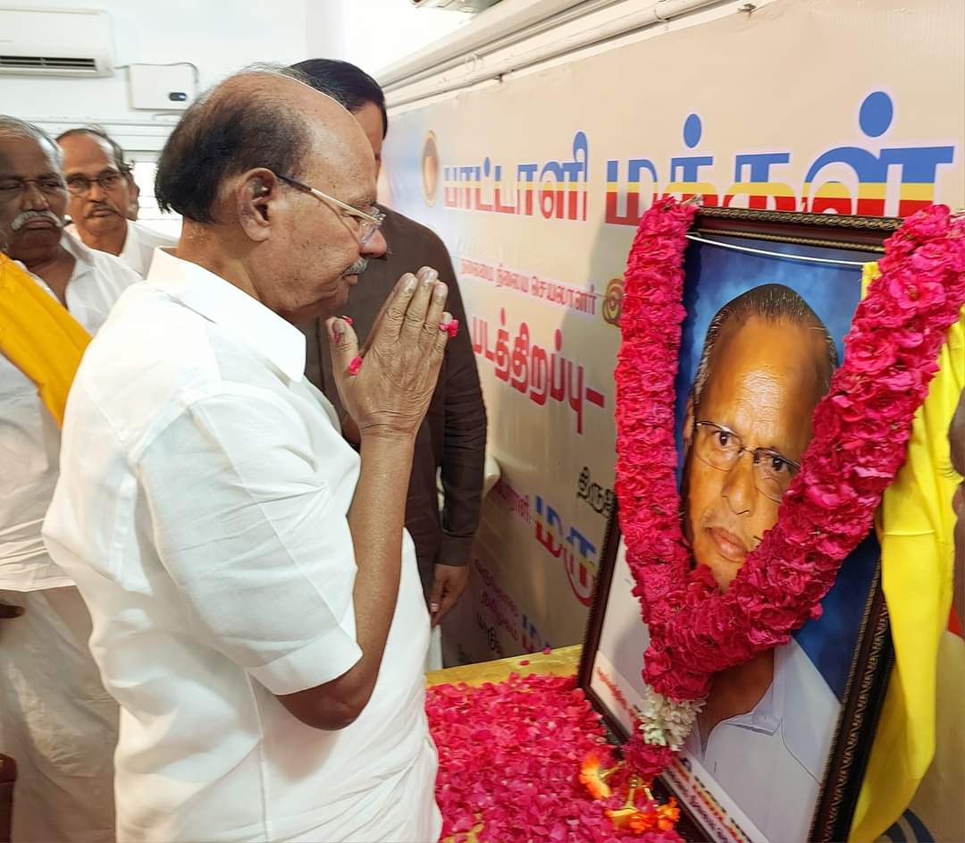 SureshKangayan's tweet photo. பாட்டாளி மக்கள் கட்சியின் தலைமை நிலையச் செயலாளராக பணியாற்றி மறைந்த, இசக்கி படையாட்சி அவர்களின் நினைவைப் போற்றும் வகையில், இன்று தைலாபுரம் தோட்டத்தில் நடைபெற்ற அவரது திருவுருவப் படத்திறப்பு நிகழ்ச்சியில் மருத்துவர் அய்யா  @drramadoss , தலைவர் அன்புமணி இராமதாஸ் எம்பி @draramadoss அவர்கள் உள்ளிட்ட தலைமை பொறுப்பாளர்கள்  பங்கேற்று நினைவஞ்சலி செலுத்தினர்.!