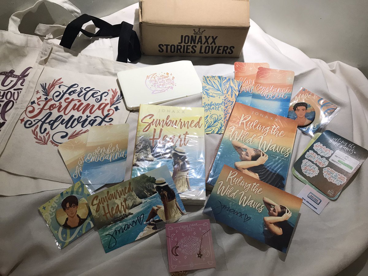 frailmntflc's tweet photo. Best birthday gift indeed ✩₊˚.⋆☾⋆⁺₊✧

The night before my debut, I won CLS 7-8, and after 2 years, my first-ever Jonaxx’s self-pub book finally came home to me today, on my Birthday. 🥹🫶🏻 

Thank you so much ate @damnwhipped and @labookshoppe! 🫶🏻 https://t.co/gkWPsI55l9