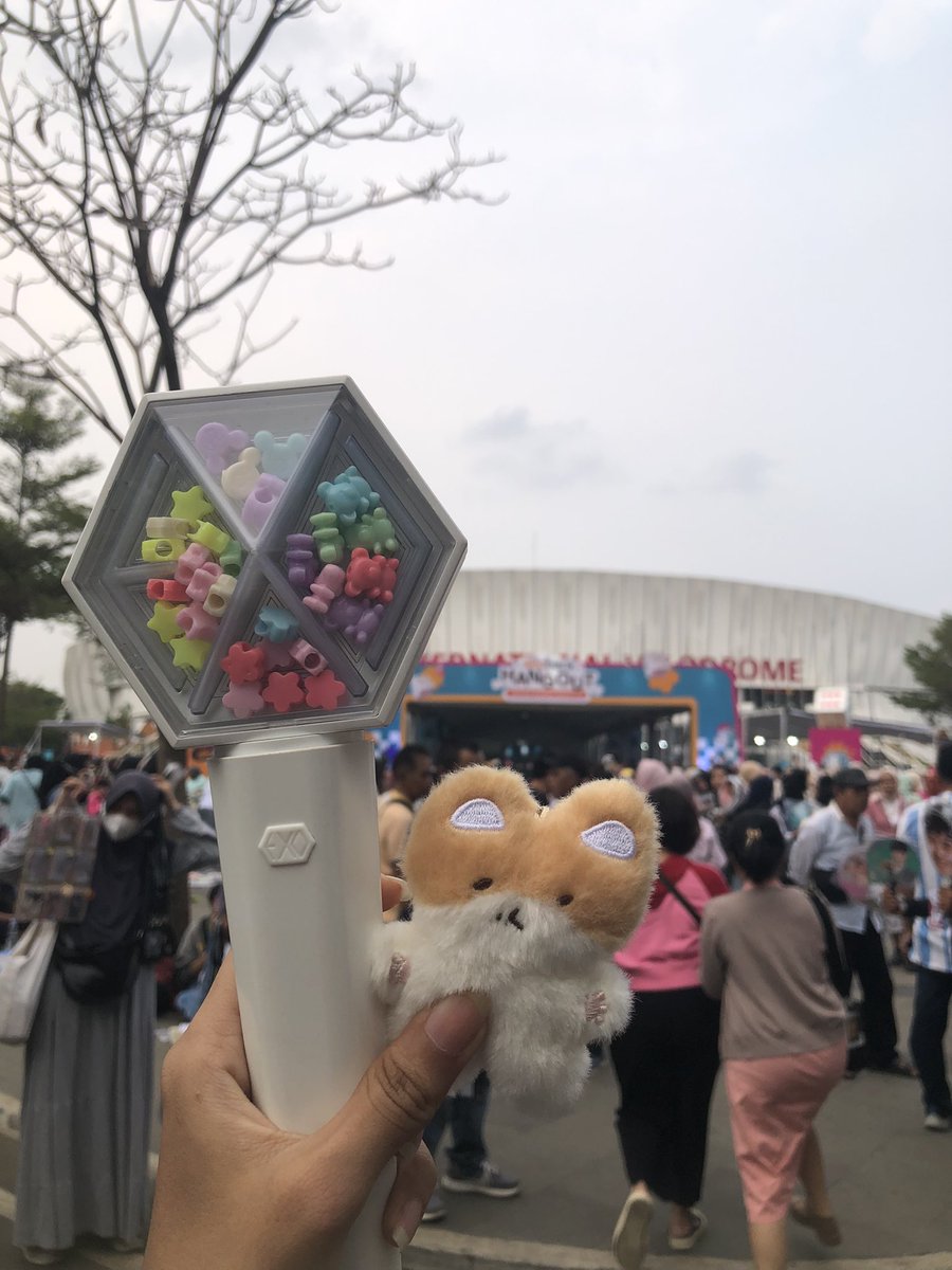 baekyoonga's tweet photo. si tiba”nonton baekhyun😭 https://t.co/wfe7ImlViY