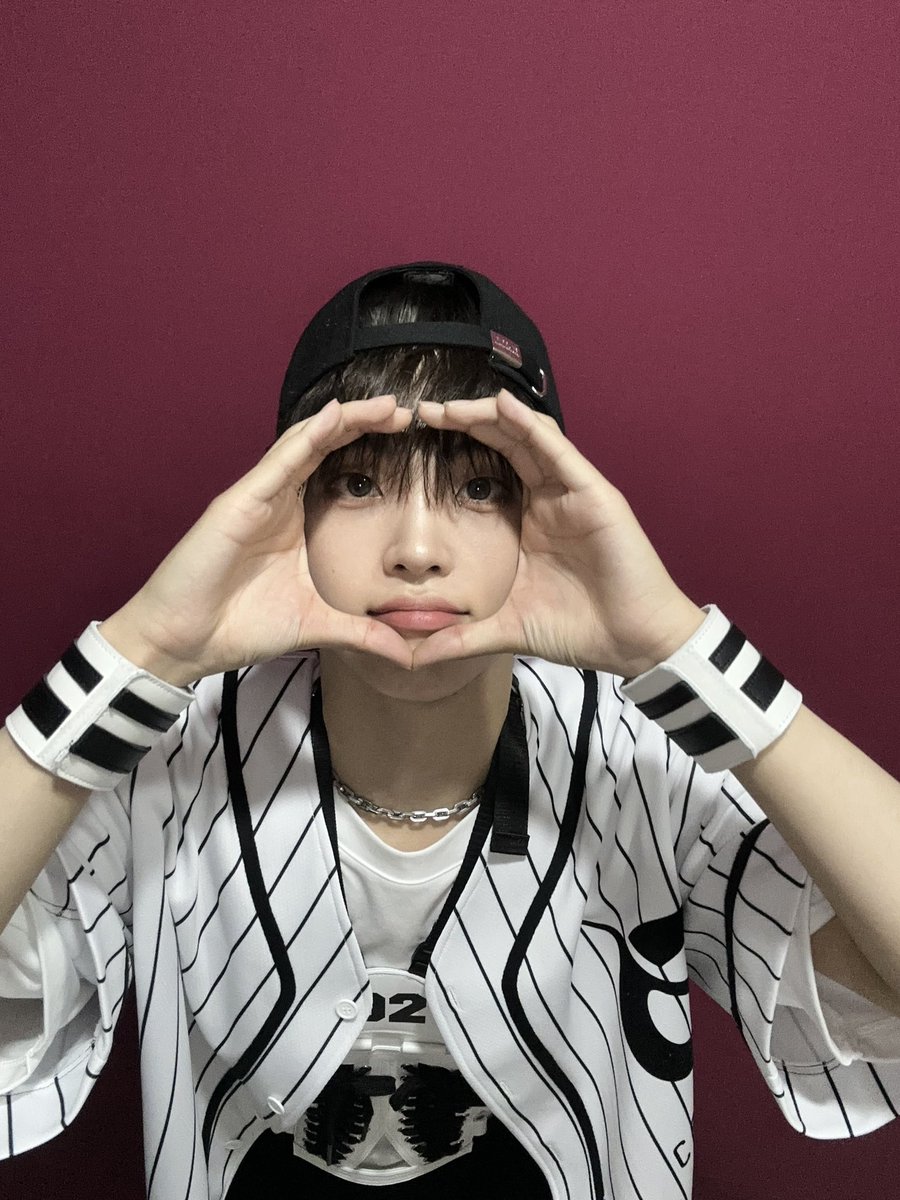 CRAVITY_twt's tweet photo. 러비티 L😃VE🫶
#크래비티 #형준 #음악중심 https://t.co/kRMIRoqiBT