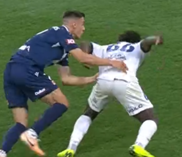 WestSydney's tweet photo. No foul apparently.#MVCvADL https://t.co/AKKKp6a7sS