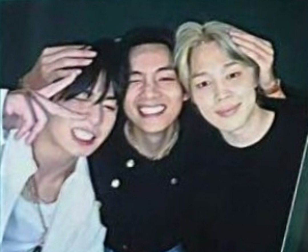 flirtaeguk's tweet photo. they're all so cute, 😭💜 https://t.co/DAzj04uepZ