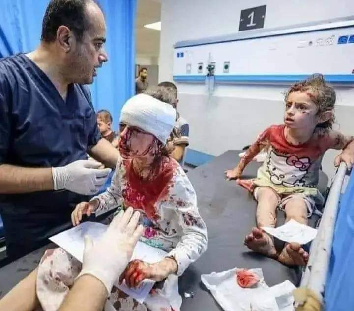 Questo non è un costume di Halloween, ma una normale giornata in Palestina. 🇵🇸
#Gaza_Genocide #NetanyahuWarCriminal