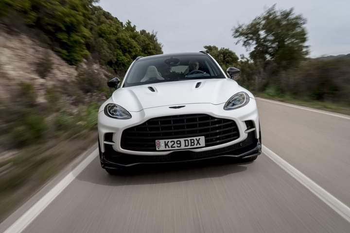 duckien2k1's tweet photo. Làm cách nào để biến một chiếc Aston Martin DBX trở thành chiếc SUV hạng sang nhanh nhất hành tinh?

Theo Andy Tokley, giám đốc kỹ thuật xe cao cấp tại Aston Martin, tất cả bắt đầu từ động cơ.

 #DBX707 #Volante #BeautifultoDrive https://t.co/FAeOZ69Ehv