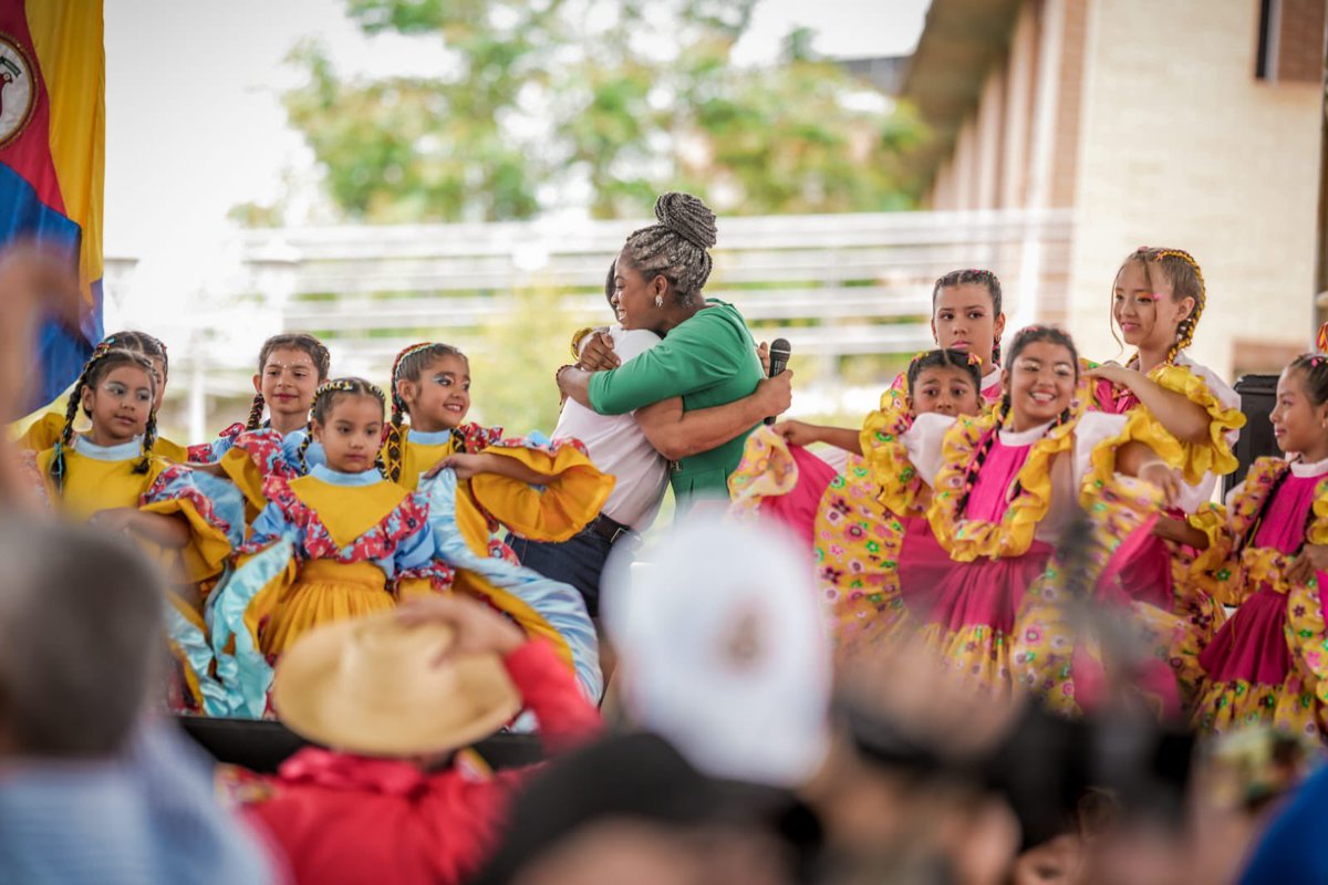 AuroraVergaraF1's tweet photo. ¡La mejor escuela del mundo en educación ambiental está en Pitalito, Huila! Felicitamos a la Institución Educativa Municipal Montessori, sede San Francisco, ganadora del premio @BestSchoolPrize en la categoría ‘Acción Ambiental’. https://t.co/fLn3Z8d7ub