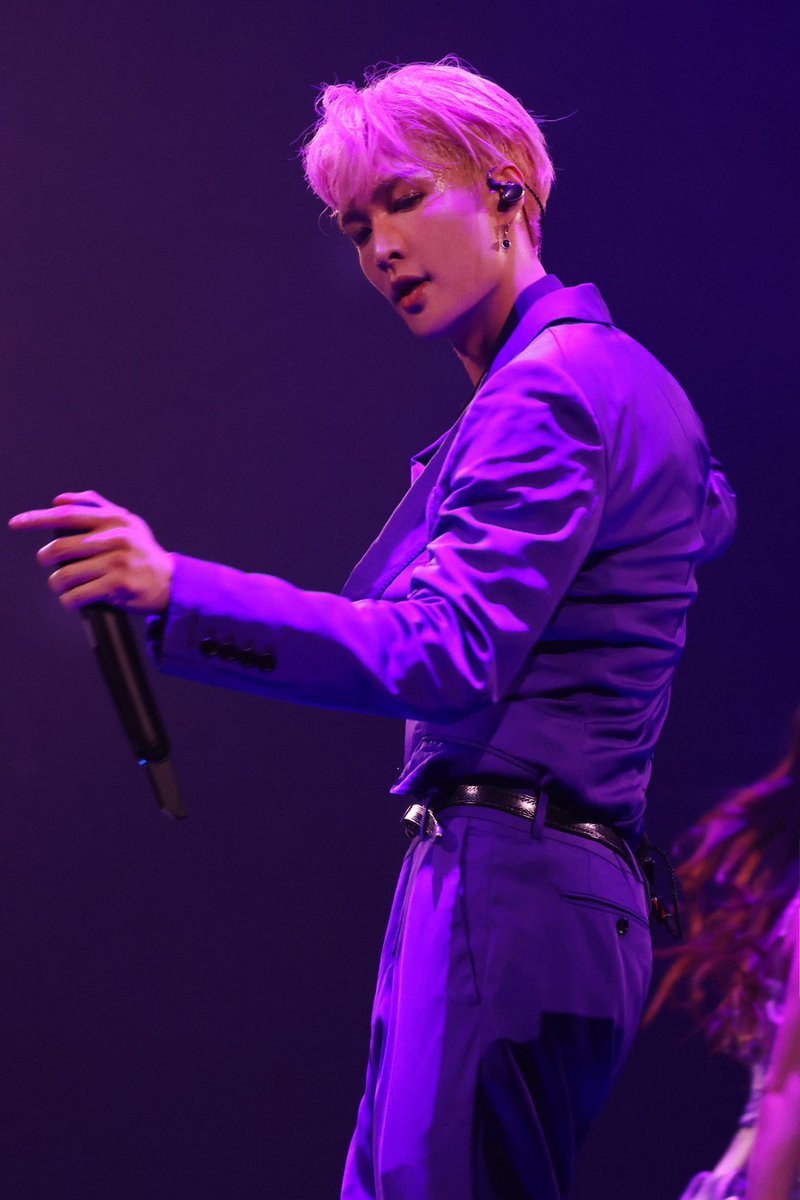 lay_studio's tweet photo. We love captain @layzhang on stage! https://t.co/WLjB6PrWKV