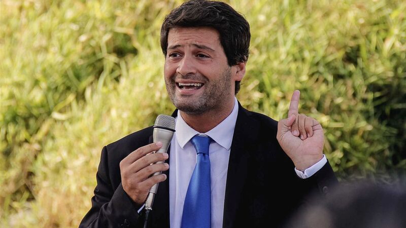 Há 4 meses, acusou o Governo de querer usar a amnistia papal para libertar criminosos. Agora, pretende usar essa mesma amnistia para não ser condenado.