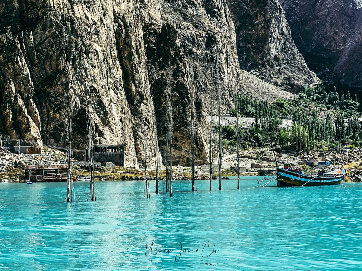 EcoVibeExplorer's tweet photo. Attabad Lake, one of the biggest tourist attractions in Gilgit Baltistan.
It's located in Gojal Valley, Hunza, Gilgit Baltistan. 
It offers activities like boating, jet skiing, fishing etc.
📸 @usmanjavedch 
#Pakistan #GilgitBaltistan https://t.co/ccBQdG1yr9