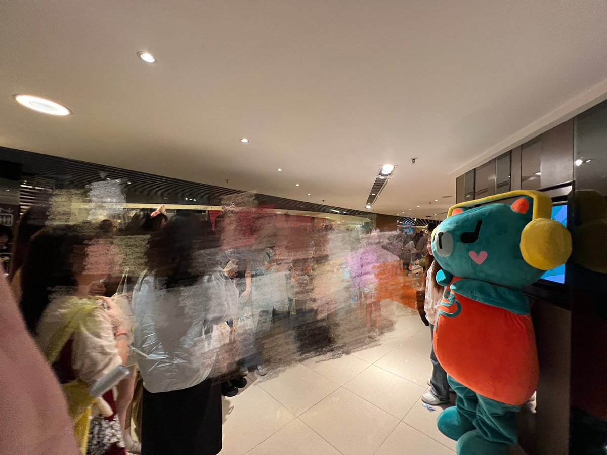 PPW_Forever_CN's tweet photo. We hoped you all liked the surprise🥰🥰🥰
We thought having Permpoon here would bring joy🧡🤍❤️

 #PondPhuwin1stFMinHK

https://t.co/rSShpaQAQI https://t.co/V4Ri0r7YSL