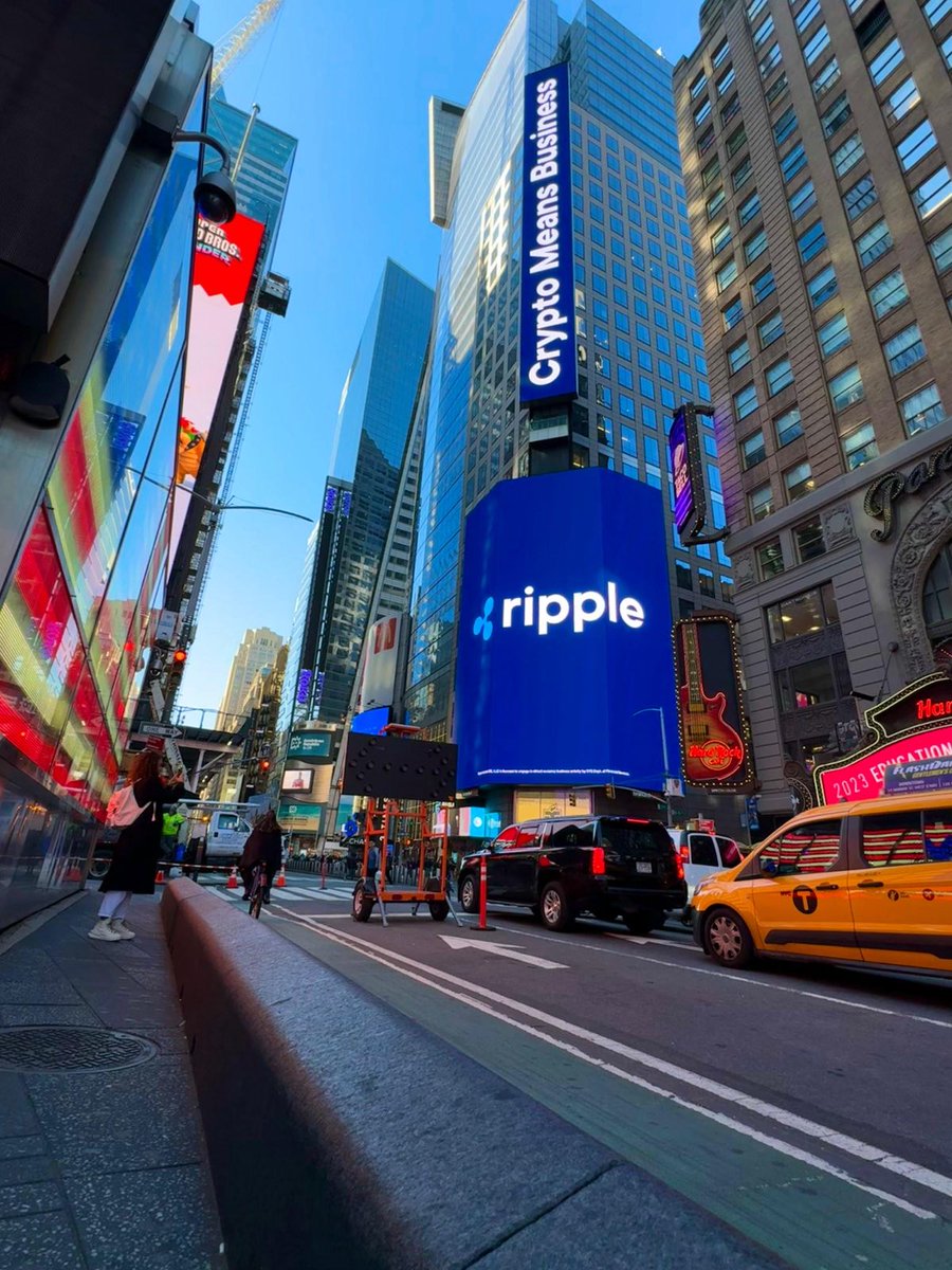 A friend just sent me! HUGE @Ripple advertising in New York!! 👏👏👏 #XRP  #XRPHolders