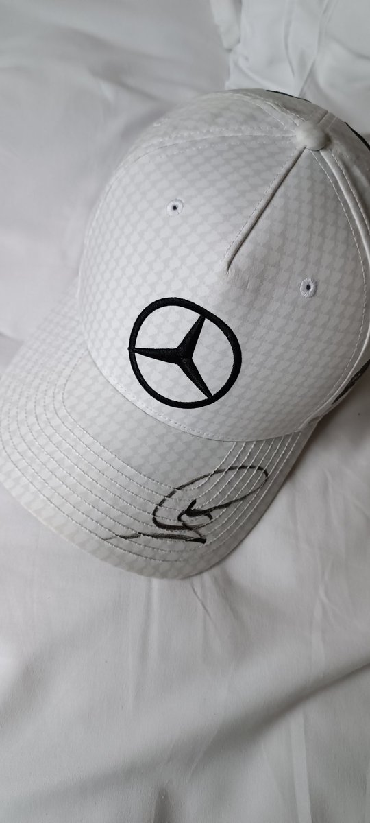 cbalieiro__'s tweet photo. I am very happy with the amazing gift I received from @MercedesAMGF1 and @jucerasoli

@hamilton
https://t.co/LNuv2Aw00P https://t.co/S9lvYVzBIZ