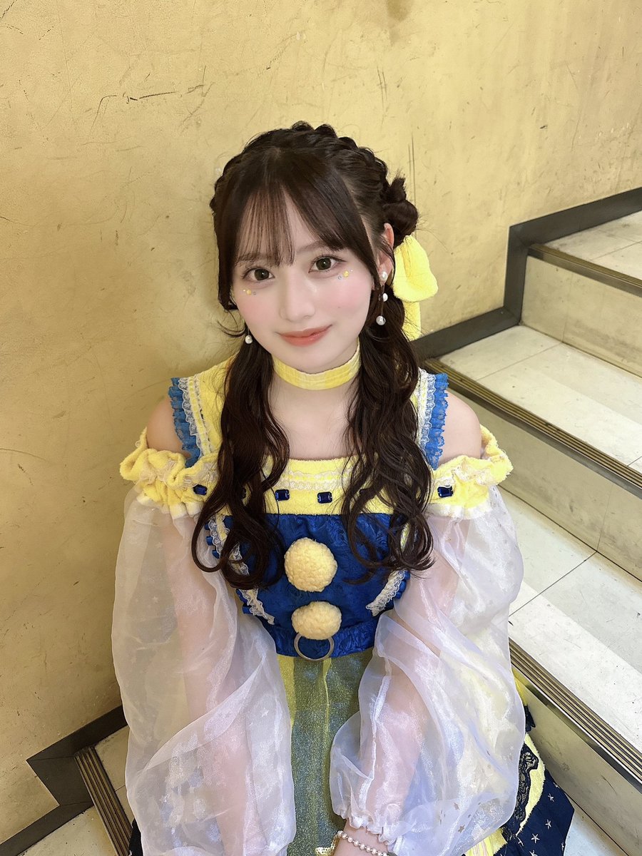 本日だけ、黄色担当になりました🌼️💙 少し大人っぽく、お嬢様