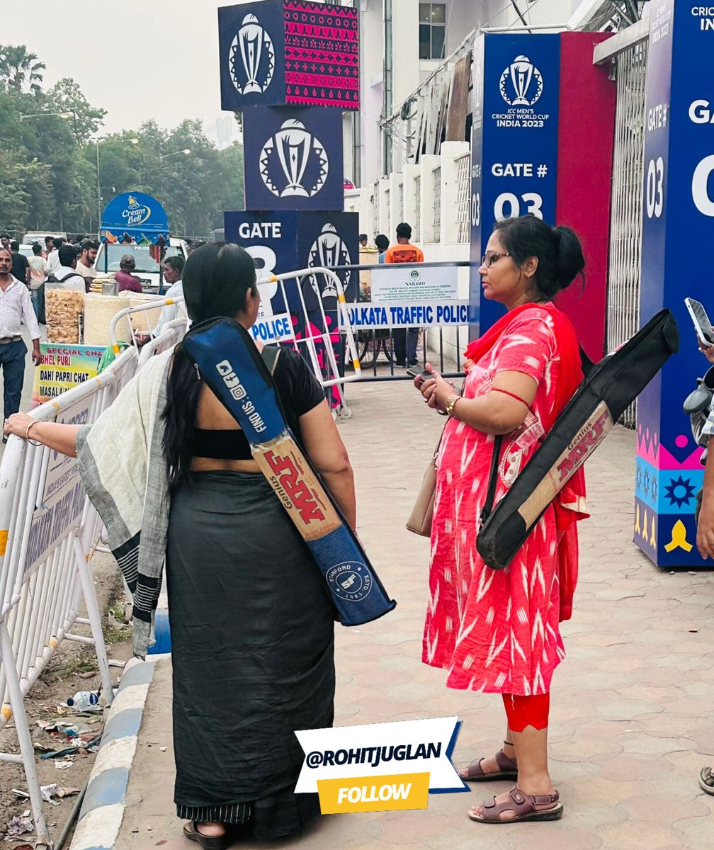 Fans holding Virat Kohli's cricket bat eagerly waiting for his autograph outside the stadium.

#Viratkohli #INDvSA #CWC22