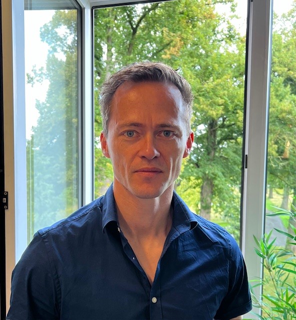 Voor Folkert is sporten meer dan alleen bewegen. Het is de ultieme uitlaatklep om je oké te voelen. Het maakt zijn hoofd leeg, laat stress los, boost zijn humeur en door te sporten laadt jezelf weer op. Wat is jouw favoriete manier om te sporten?  #hehetisoke