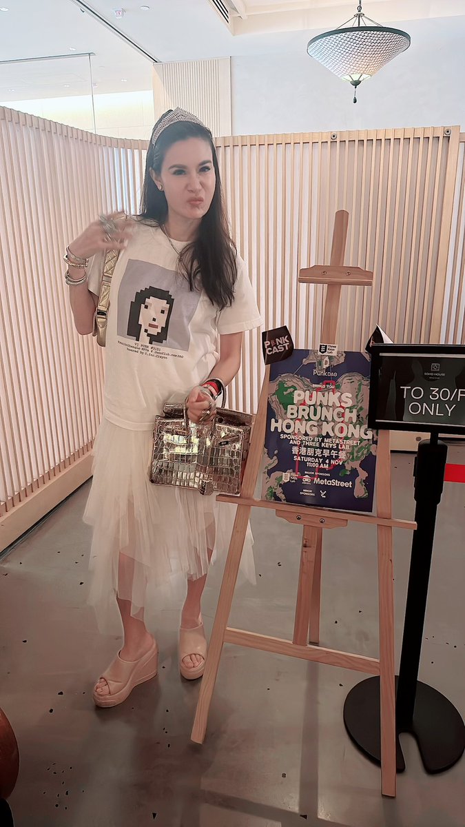 JenniferChengLo's tweet photo. This @v1punks #Punks #Princess👸🏻enjoyed the @cryptopunks @v1punks gathering @sohohouse #apefest #ApeFestHK @yugalabs #yuga #yugalabs

#JenniferCheng #jenniferchenglo #JennClub #NewChicCapital #acehedgefund #chosencollective #jennfund #acehedgefund #aimhedgefund #entrepreneur #investor #creator #pianist #actress #model #business #crypto #btc #bitcoin #blockchain #tech #coinsgroup #puahe