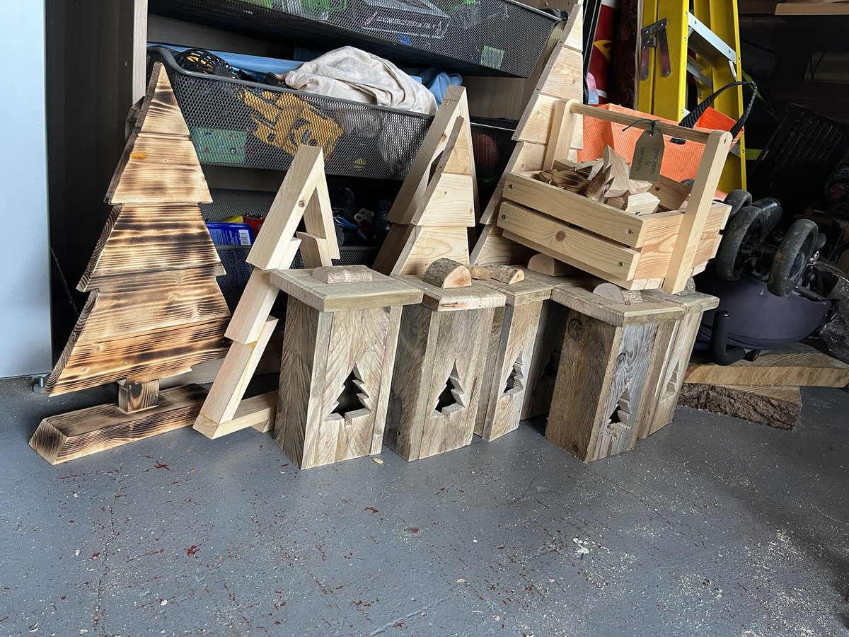 Seeder_Wood's tweet photo. Christmas stall produce in full swing this morning… too early for Xmas songs though #Alex11 #Barry #SeederWood #MadeInWales https://t.co/jjje10w0KO