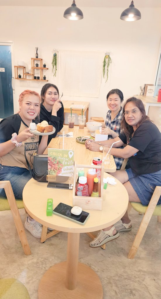 ployU4's tweet photo. วันว่างๆ​  #เนืัอนมไข่​ คาเฟ่ https://t.co/tZuTjgnkOm