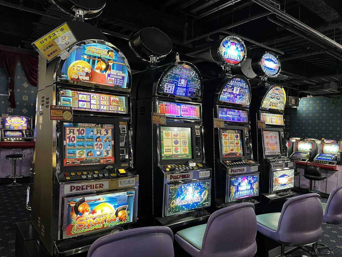 PokerSintra's tweet image. 秋晴れのBayon🎰ゲーム入替えあり(Sparta)→FTTLJ配当確認用(5匹はさらに2倍になる)→PADB🃏off 4Aces→鍋焼きうどん🍜餅天入り(1380円税込)
#メダルゲーム #cron