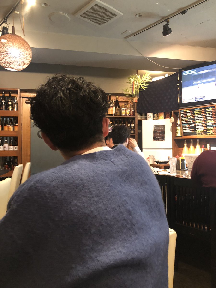 今日は神戸阪急さんの時計広場で歌わせて頂きました！昔から応援してくださる方も駆け付けてくださって嬉しかったなぁ♪

からの、只今、日本シリーズ、観戦中。

野球熱高い年配組と、野球熱徐々に高くなって来たリードテナー（笑）