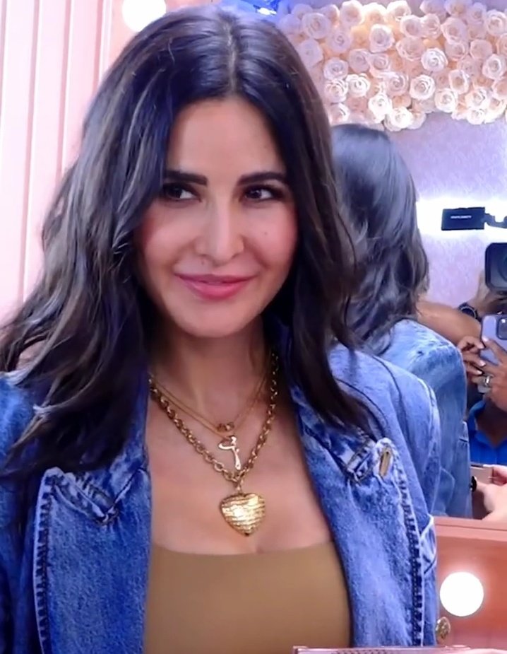 KaifSomali's tweet photo. She is so Babygirl 😭
#KatrinaKaif https://t.co/P3u8awDxyD