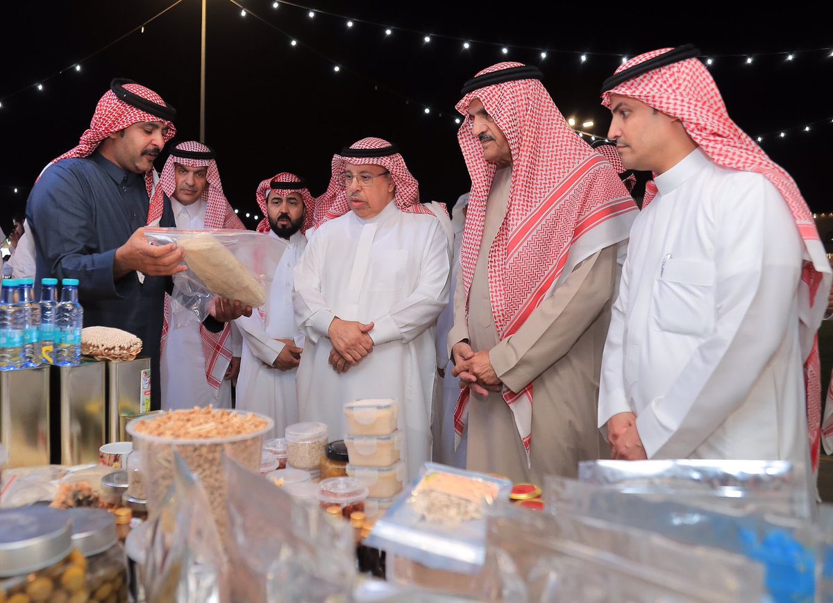 MhrjanA's tweet photo. تشرفنا في مهرجان #ثمرات_الشيحية 
بزيارة المهندس علي محمد السويلم 
والأستاذ عبدالعزيز محمد السويلم الراعي الرسمي للمهرجان وعدد من أبناء الأسرة.
حيث قاموا بجولة على أركان المنتجات الزراعية والأسر المنتجة، مشيدين بما شاهدوا من نجاح وتميز للمهرجان

سعدنا بزيارتكم💐 https://t.co/9rhwpL1vdH