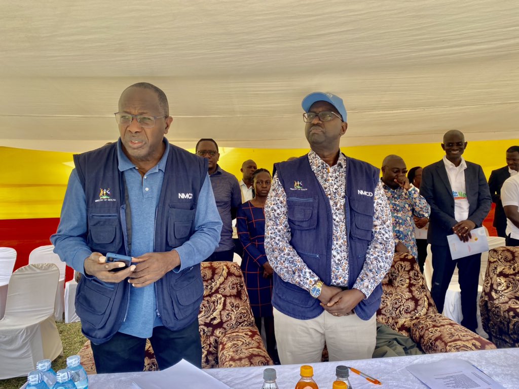 LukangaSamuel1's tweet photo. In presence are; officials from @MinofHealthUG health partners @WHOUganda| @PMIgov |@GlobalFund and royals from Tooro Kingdom, not forgetting VHTs and community members from North Division of Fortportal city.

#SleepUnderTheNetUG https://t.co/qz9uZvF8jR