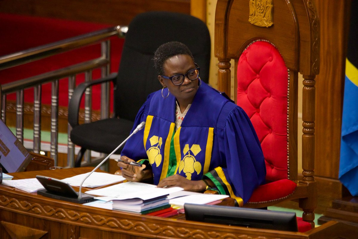 wizara_afyatz's tweet photo. Kuhusu deni la Mfuko wa Taifa wa Bima ya Afya (NHIF) linaloidai Serikali Waziri @ummymwalimu amesema Serikali imekubali kulipa Shilingi Bilioni 228 za NHIF ambazo ni deni la Wizara ya Mambo ya Ndani Tsh. Bilioni 45.4, Taasisi ya Mifupa (MOI) Tsh. Bilioni 18.2, NIDA Tsh. Bilioni 17.3 na Hospitali ya Benjamin Mkapa Tsh. Bilioni 129. Madeni haya yatalipwa ili kulinda uhai na uendelevu wa Mfuko. Mhe. Ummy ameyasema haya Bungeni wakati akijibu hoja za ripoti ya CAG ya mwaka 2021/2022.