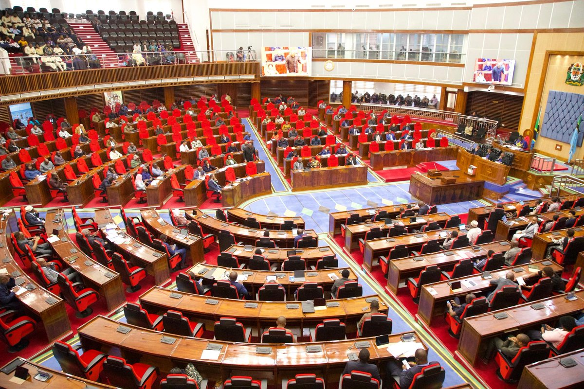 wizara_afyatz's tweet photo. Kuhusu deni la Mfuko wa Taifa wa Bima ya Afya (NHIF) linaloidai Serikali Waziri @ummymwalimu amesema Serikali imekubali kulipa Shilingi Bilioni 228 za NHIF ambazo ni deni la Wizara ya Mambo ya Ndani Tsh. Bilioni 45.4, Taasisi ya Mifupa (MOI) Tsh. Bilioni 18.2, NIDA Tsh. Bilioni 17.3 na Hospitali ya Benjamin Mkapa Tsh. Bilioni 129. Madeni haya yatalipwa ili kulinda uhai na uendelevu wa Mfuko. Mhe. Ummy ameyasema haya Bungeni wakati akijibu hoja za ripoti ya CAG ya mwaka 2021/2022.