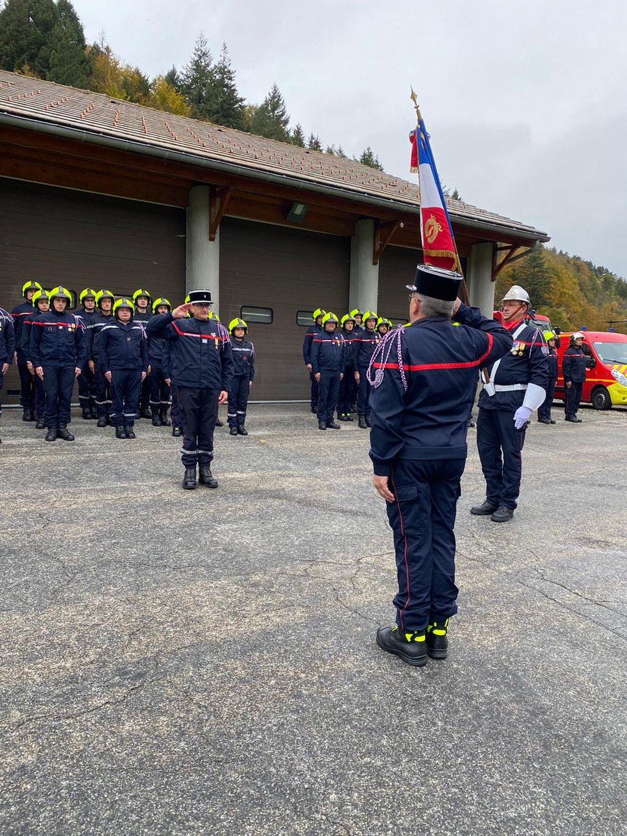 sdis38's tweet photo. ℹ️ Ce samedi matin, passation de commandement de la caserne de Monestier-de-Clermont et du centre Trièves, sous l'autorité du col D. Favard, DDA, en présence de M.-N. Battistel, députée ; F. Puissat, sénatrice ; A. Gérin, PCASDIS ; E. Furmanczak, maire ; ltn J. Roux de @udsp_38. https://t.co/Qv4crvjxQl
