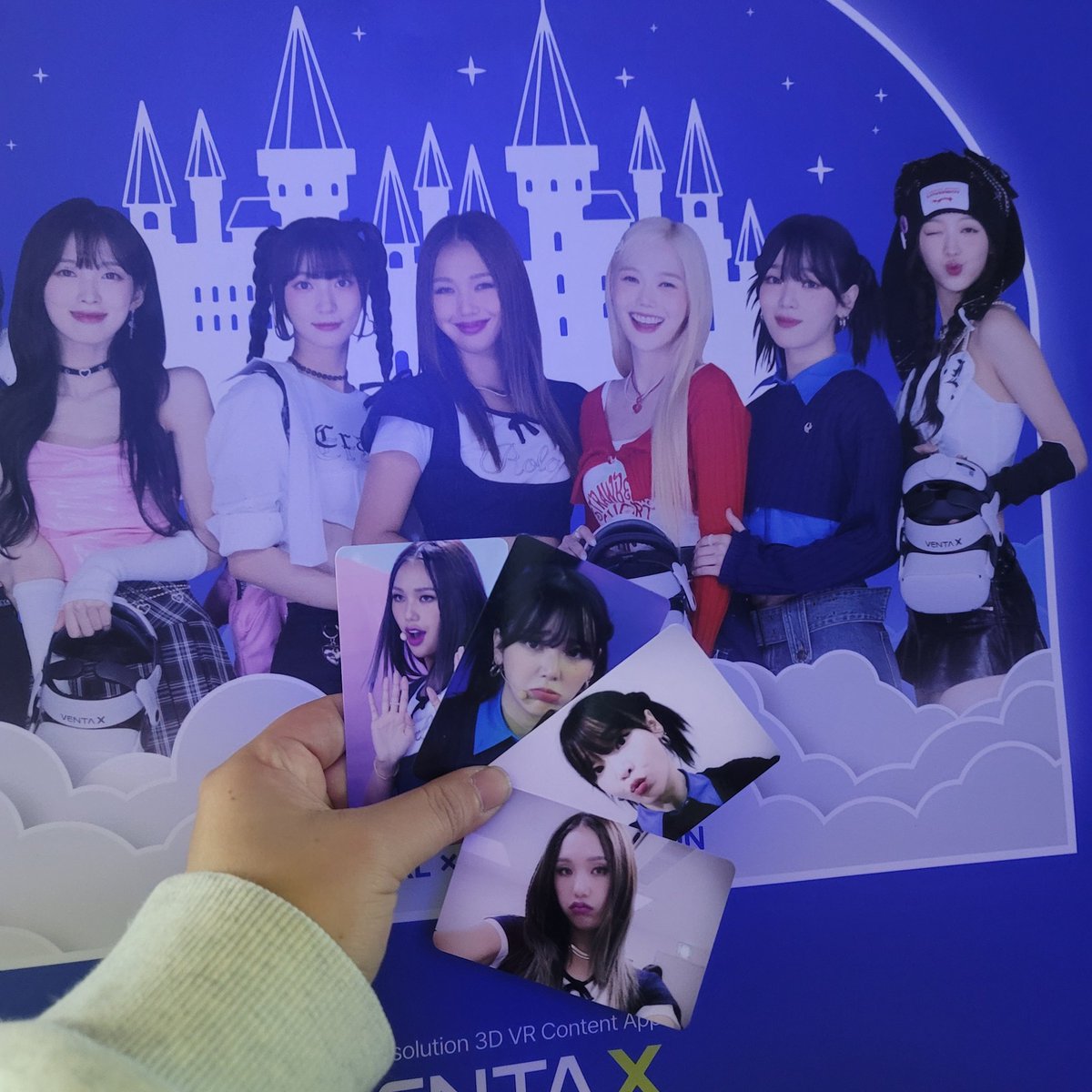 kimnao88's tweet image. #ventax #걸스인원더랜드 #kpopvr 
오늘 오마이걸을 실물로 본듯한느낌이라 너무좋았고 눈이 마주칠때마다 두근두근.가슴이 터지는줄알았습니다. 언제 또 기회가될지모르겠지만 자주 상영해주시면 무한감사할것같아요.같이 갔던 언니도 너무 좋아했어요.이렇게 입덕 잘 시키고있습니당 전국상영가즈아