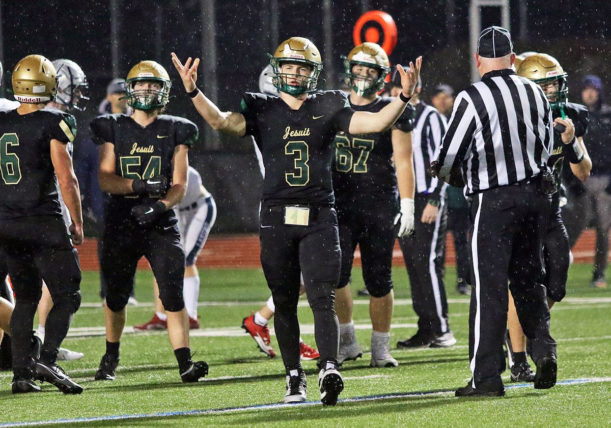 Jesuit edges Lake Oswego in first-round thriller, earns another shot at No. 1 West Linn: 5 takeaways #opreps @jhspdxfootball @LOLakersFB LINK HERE: tinyurl.com/m44mbhhk