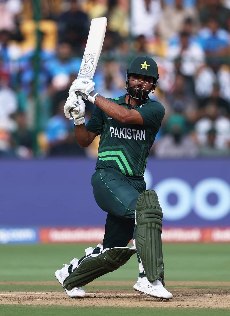 Fakhruuuuu WE LOVE YOU! ❤️🇵🇰 Keep it going, we need you to bat through🤲🏼 #NZvPAK #CWC23