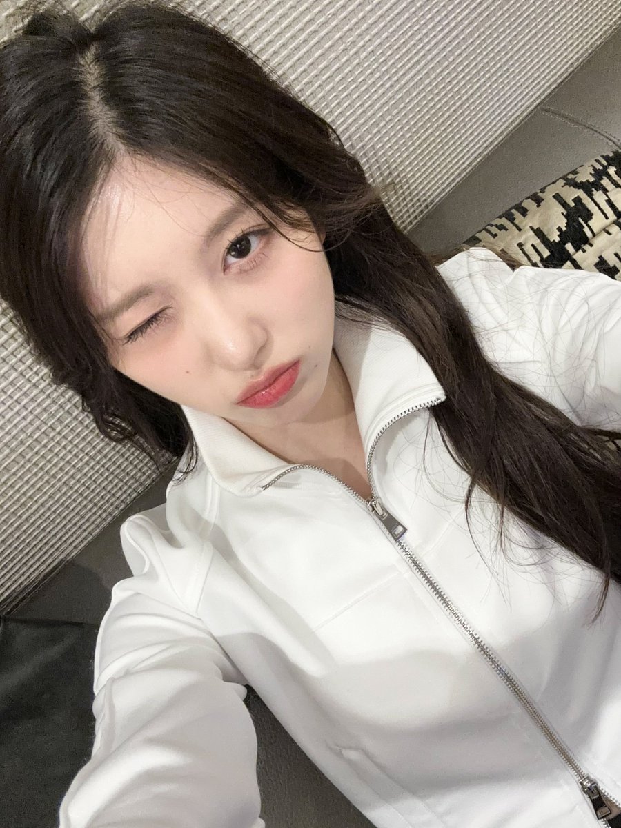 출국 전에 찍은 사진☺️

#IVE #아이브 #GAEUL #가을
#1stEP #IVEMINE
#Eitherway #OfftheRecord #Baddie