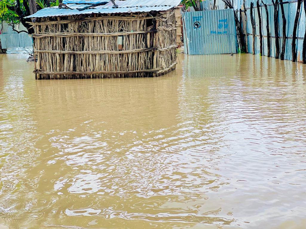 gredosom's tweet photo. 🚨Urgent Appeal!
Devastating floods caused by heavy #ElNino rains have hit every corner is #SWS 🇸🇴 claiming lives, displacing families, damaging homes, &amp; disrupting vital services.
Your donations, acts of kindness, and support can save lives in this critical situation.
#ElNino https://t.co/A3AddrdThZ