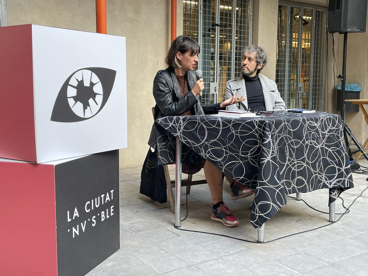 Ja hem començat la Festa literària per celebrar #AnnieErnaux omplint el pati de <a href="/lacomunalsants/">La Comunal</a>! Una jornada que ha estat possible gràcies a <a href="/societaternaux/">Societat d’Amigues d’Annie Ernaux</a>, <a href="/angleeditorial/">Angle Editorial</a> i <a href="/cabaretvoltaire/">Cabaret Voltaire</a>