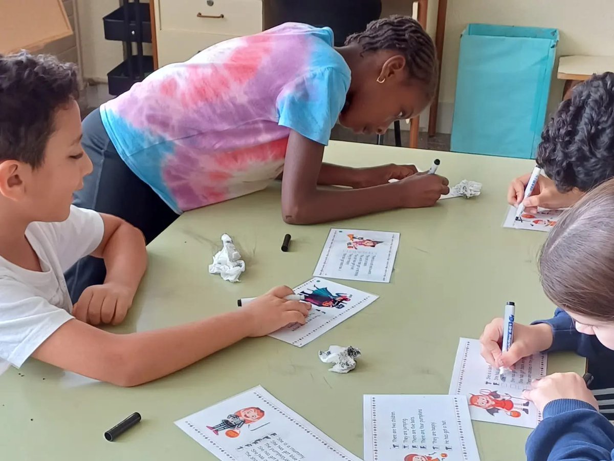 EscolaRocafonda's tweet image. L’hem passat terroríficament bé!!! 👻🎃
@EscolaRocafonda #educacioprimaria #english #englishforfun #englishculture #traditions #festivities #Halloweeen @educaciocat @aliancesmagnet @EducacioMataro @SSTTMVO @SEmataro @aliancesmagnet