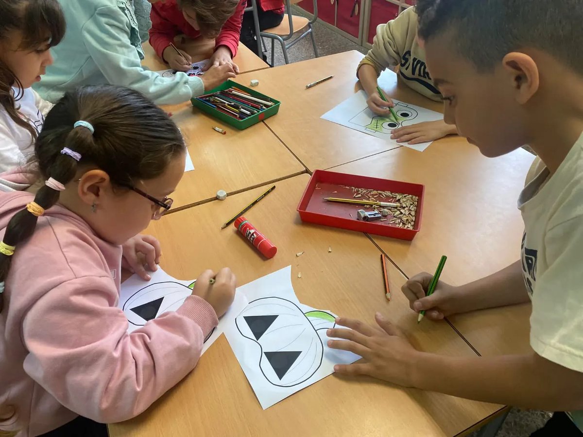 EscolaRocafonda's tweet image. L’hem passat terroríficament bé!!! 👻🎃
@EscolaRocafonda #educacioprimaria #english #englishforfun #englishculture #traditions #festivities #Halloweeen @educaciocat @aliancesmagnet @EducacioMataro @SSTTMVO @SEmataro @aliancesmagnet