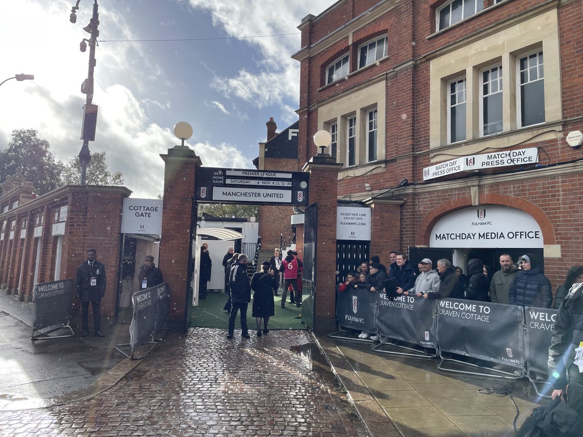 Kampdag Craven Cottage. Rashford helt ude af truppen! Begge danskere fra start. Se med fra kl 13 #viaplay #FULMUN
