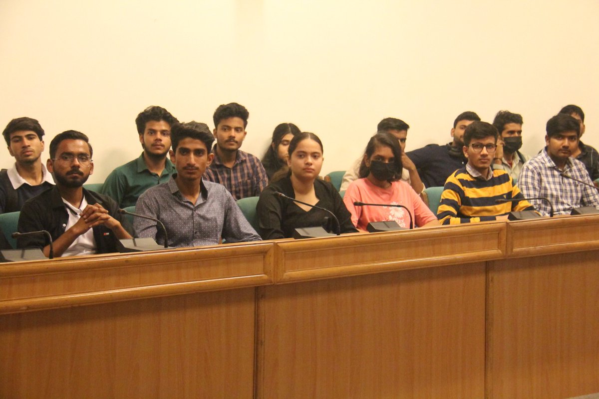 gsdsnewdelhi's tweet photo. Director GSDS, Dr. Jwala Prasad conducted an #orientation_programme for the students of Kirori Mal College who visited #Gandhi Darshan on November 4, 2023. The interactive session saw fruitful discussion amongst the students. https://t.co/6PPN3yXYuC