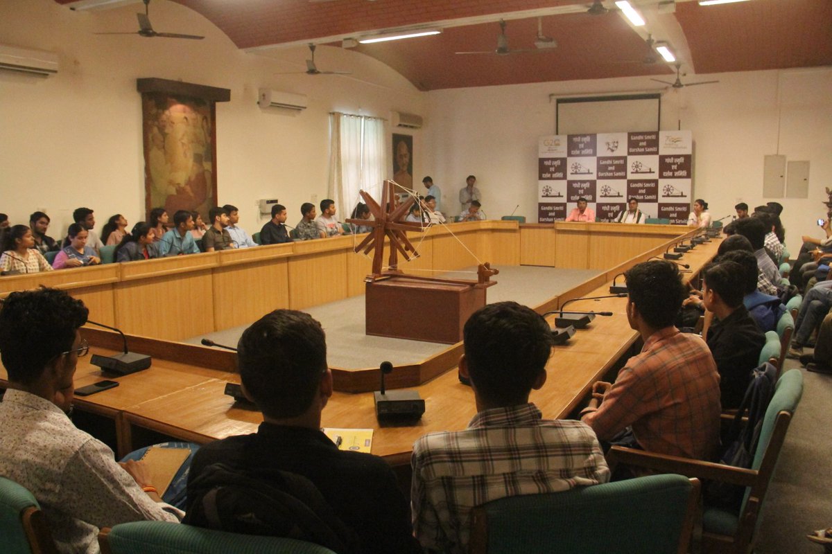 gsdsnewdelhi's tweet photo. Director GSDS, Dr. Jwala Prasad conducted an #orientation_programme for the students of Kirori Mal College who visited #Gandhi Darshan on November 4, 2023. The interactive session saw fruitful discussion amongst the students. https://t.co/6PPN3yXYuC