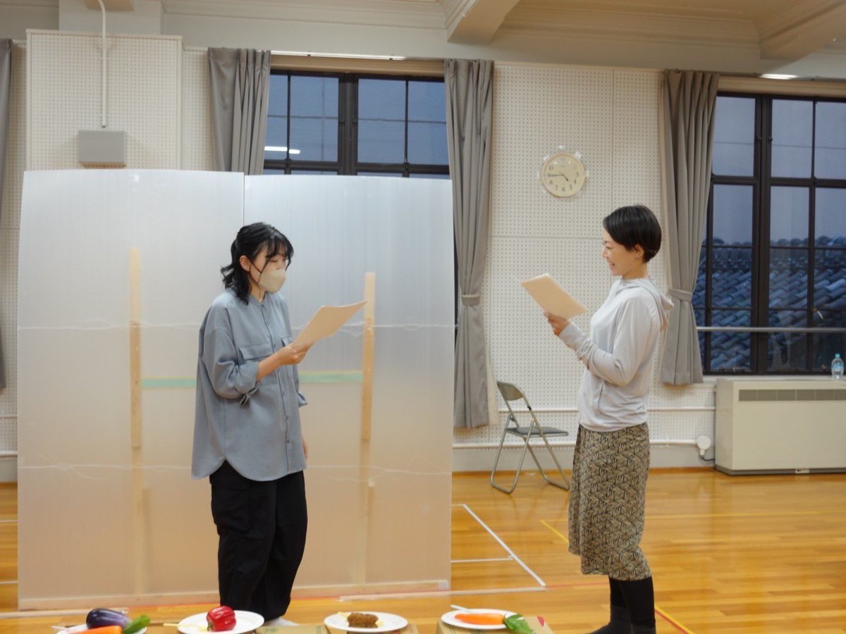 【🍖稽古場レポ🍖】
今作は人里離れた山奥の民宿が舞台です。
京都芸術センターの稽古場にて、装置や小道具を少しずつ仮置きし、
舞台や動きのイメージを広げていきます！
劇団として約1年半ぶりの本公演、多彩で個性的な11人の出演者が舞台を賑わせます！
どうかお見逃しなく！
#不労社
#モグモゴ