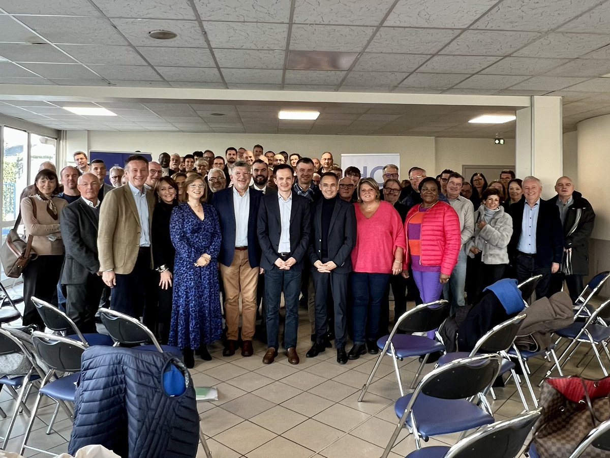 Lucbouard's tweet photo. Nous recevons ce matin @pybournazel à Angers pour une réunion @HorizonsLeParti Pays de la Loire.
Pensez l’avenir et porter le regard loin.
Privilégier les territoires, s’appuyer sur des femmes et des hommes qui côtoient nos concitoyens au quotidien.
C’est cela l’ADN d’#Horizons ! https://t.co/w5wiQ64qXo