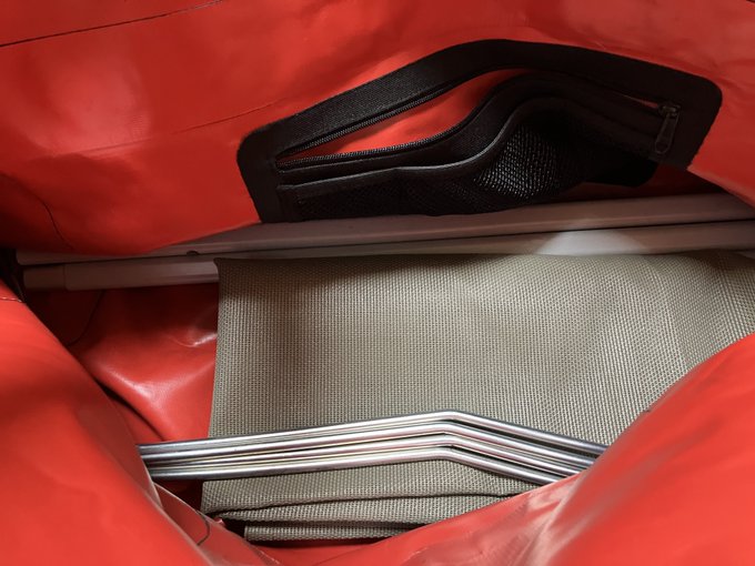 コットの骨組みとかも専用の袋に入れてると無駄に嵩張るだけなのでもうドラムバッグにぶち込んだ方がスマート 