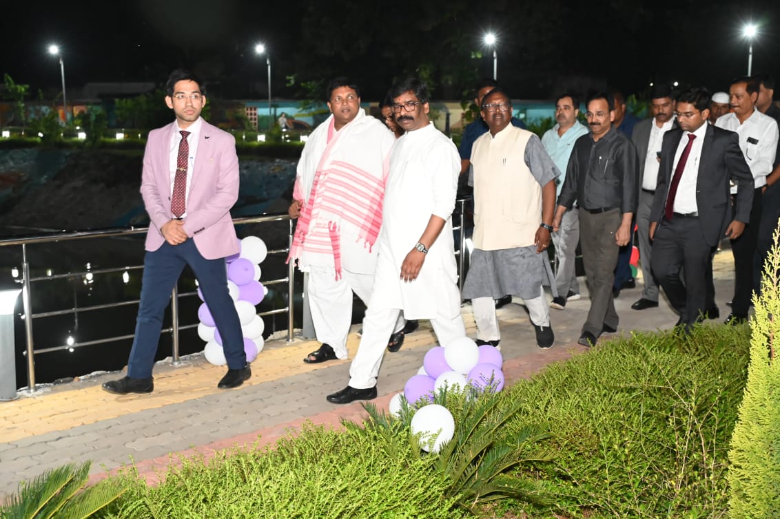 SatwikVyasIFS's tweet photo. The inauguration of Dumka park was done by the Hon'ble Chief Minister. 

This land is a Sal forest patch. It has been used as an open defecation ground and grabage dumping ground for years. https://t.co/Pr8R6NHT21