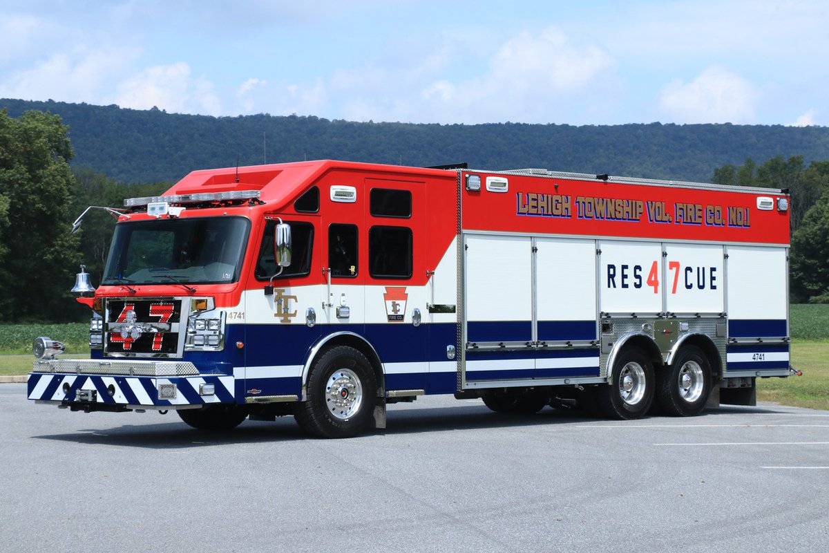 teambestioles's tweet image. #UnDimancheAuxUS Ce matin un #HeavyRescue du comté de Northampton (Lehigh Township Volunteer Fire Company) en Pennsylvanie avec :
- Châssis Rosenbauer Commander.
- Moteur Detroit de 500ch.
Pas de photo de l'intérieur malheureusement... 😅