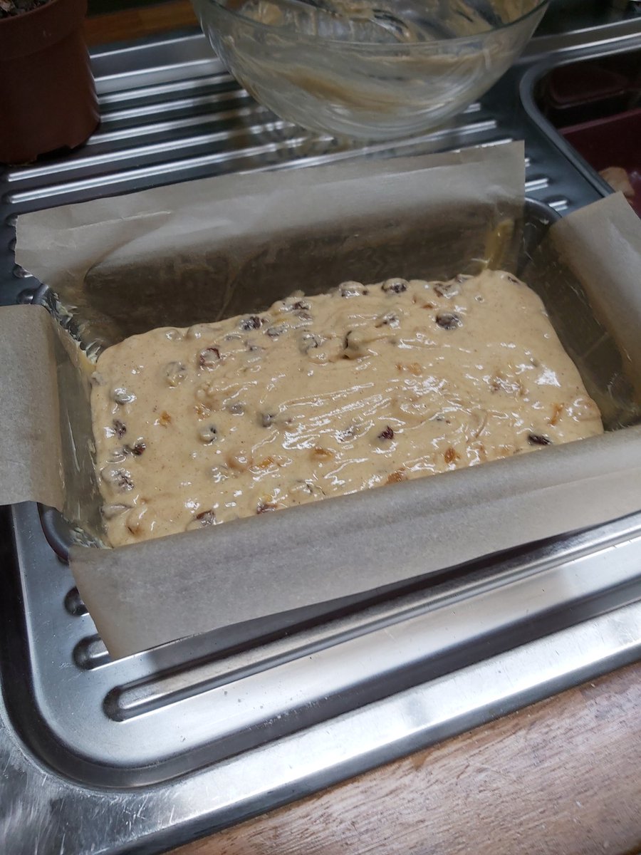 kamfinsa's tweet image. A few days ago @Culinaryireland posted about bracks (barm or barn), and @Caccabus's Dublin Tea Cake recipe reminded me of my mother's #ApricotTeaBread. So I found Mum's recipe and made it; it's delicious, and such an evocative smell while baking. #WeekendBaking